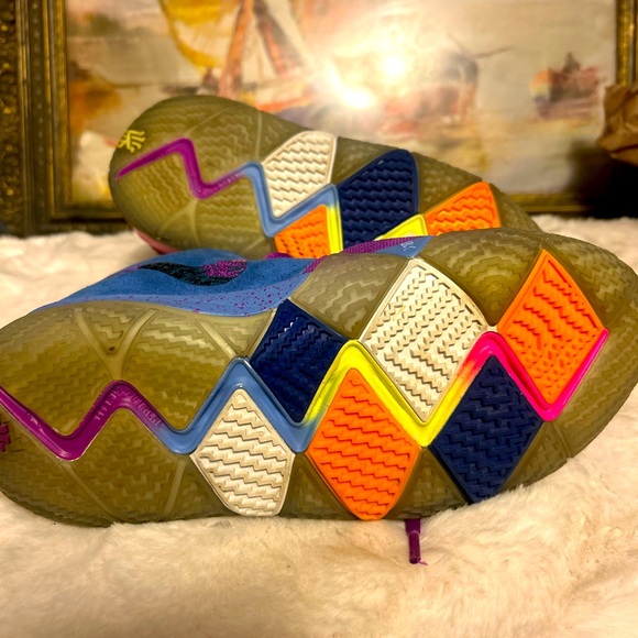 Size 5 - Nike Kyrie 4 EP Confetti Pre-owned - Picture 6 of 12